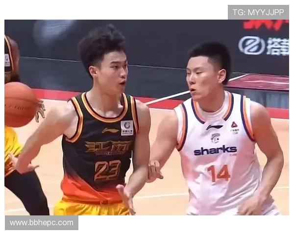 李弘权接球三分连中砍下7分上海26比16强势开局打停江苏